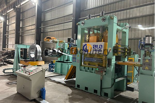 Ligne de machines de cisailles volantes &agrave; grande vitesse &agrave; bande &eacute;troite