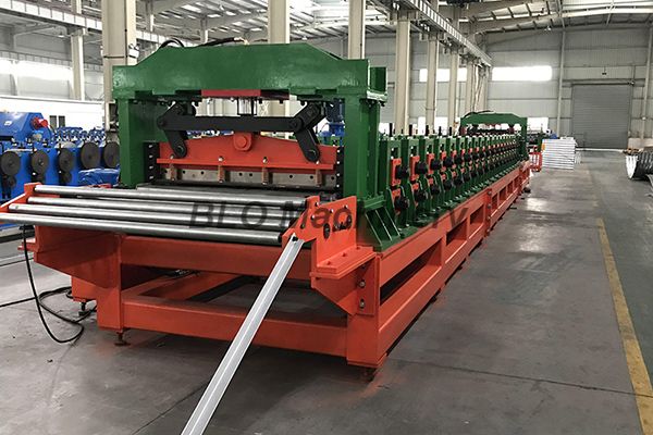 Rewolucjonizuje rolnictwo za pomocą maszyny do formowania rolek silos&oacute;w zbożowych