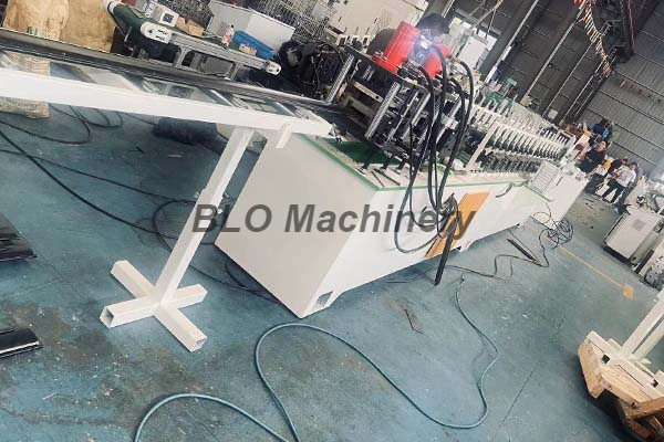 M&aacute;quina formadora de rollos de puerta de persiana a prueba de viento 