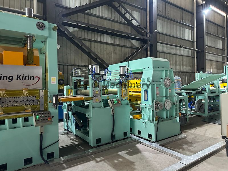 1–6 mm automatische Stahl-/Metallspulen-Schnittlinie mit einer Geschwindigkeit von 0–40 m/min