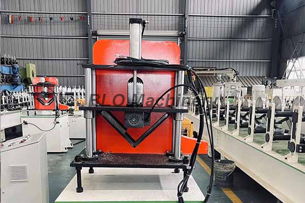 Machines de formage de rouleaux de bo&icirc;tes de volets sup&eacute;rieurs