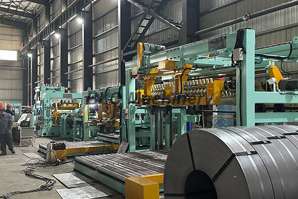 &Uacute;zkop&aacute;smov&eacute; vysokorychlostn&iacute; l&eacute;taj&iacute;c&iacute; nůžky Machine Line
