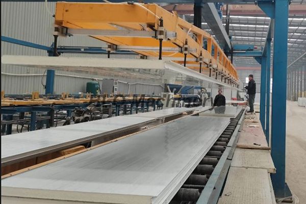 Konečn&yacute; průvodce v&yacute;robn&iacute; linkou strojů na v&yacute;robu sendvičov&yacute;ch panelů PU