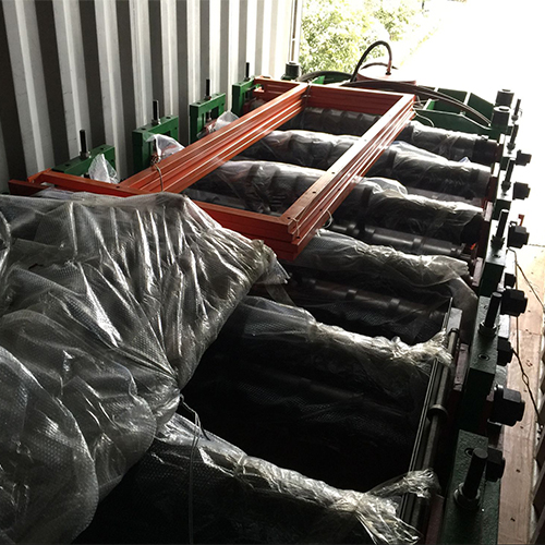 Exportverladung einer Silo-Wellplatten-Rollformmaschine